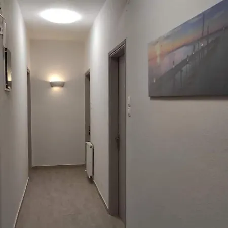 Eirini Filippou بلاك كالا